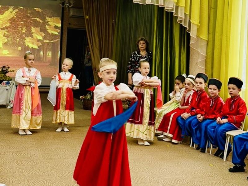 карусель осенних праздников «Осень золотая»