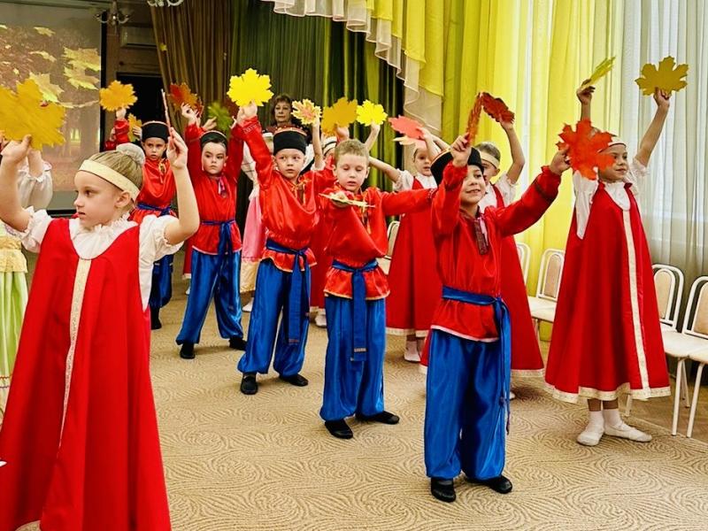 карусель осенних праздников «Осень золотая»