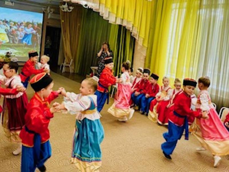 карусель осенних праздников «Осень золотая»