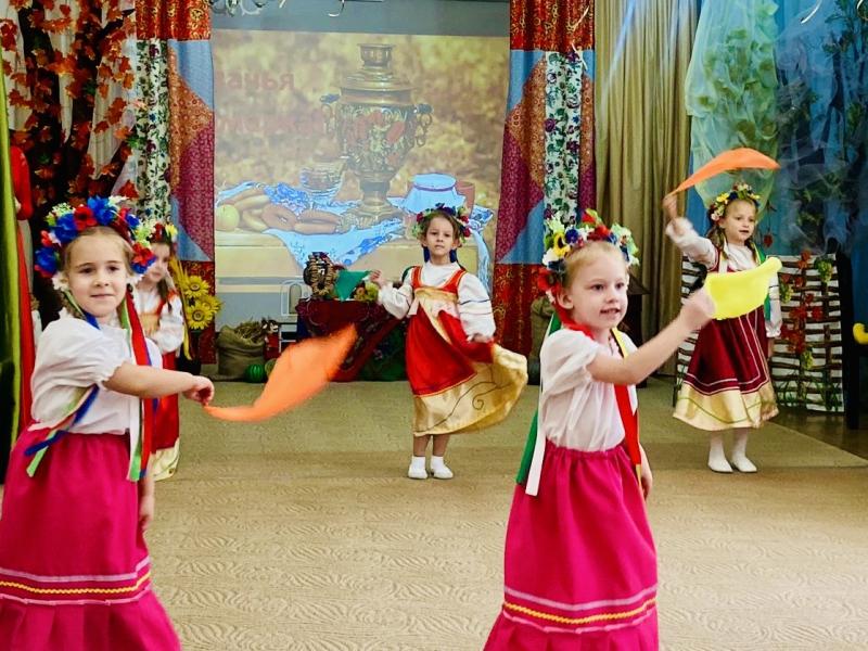 карусель осенних праздников «Осень золотая»