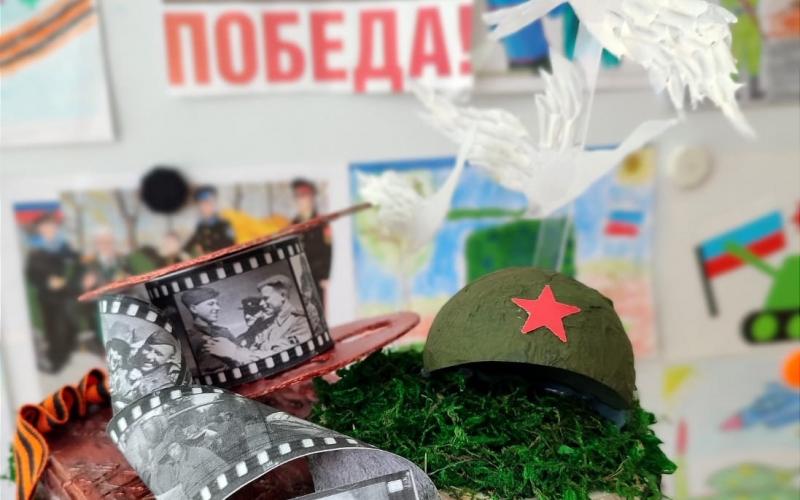 Кто не вернётся, тем памятник до неба, и каждое имя золотом